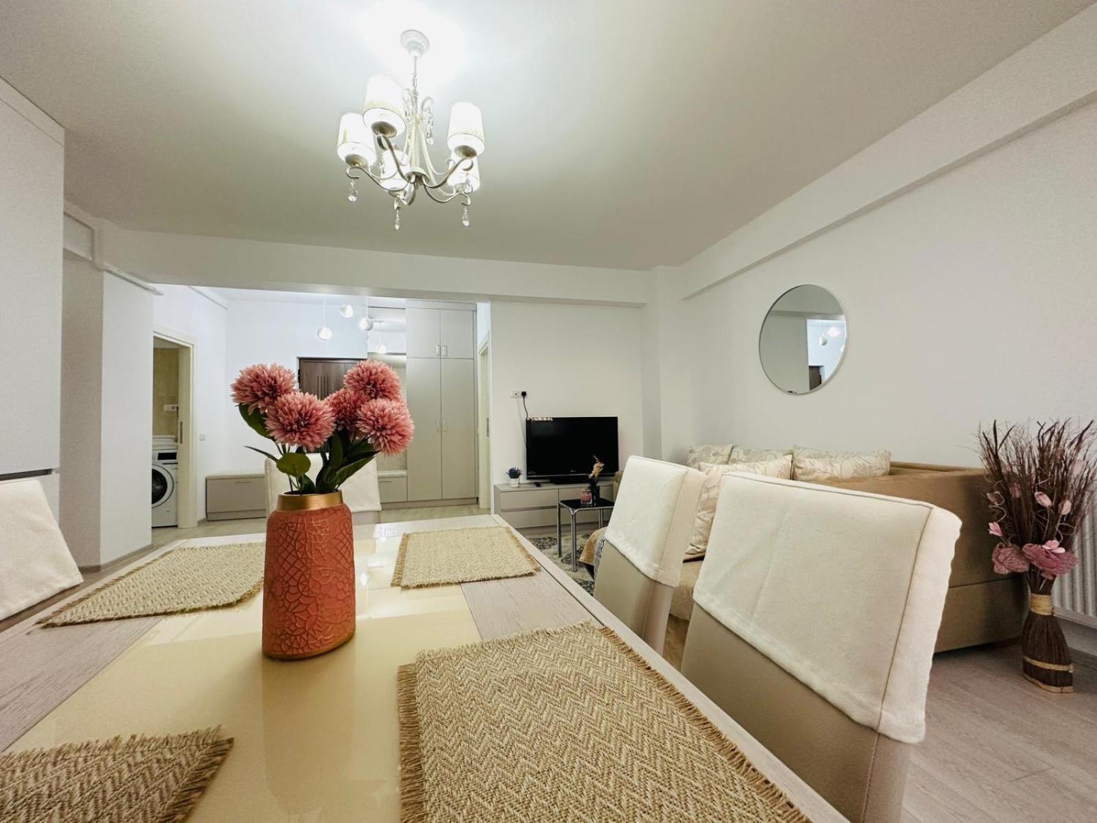 Palas Retreat - Q Residence Iasi Extérieur photo